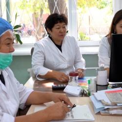 За успешное лечение туберкулеза на амбулаторном уровне медицинские работники Бишкека получили стимулирующие выплаты